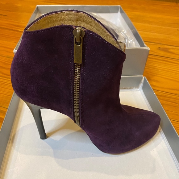 Jessica Simpson Pasadena Ankle Booties, Eggplant Suede, Sz. 7.5M. - Picture 14 of 16
